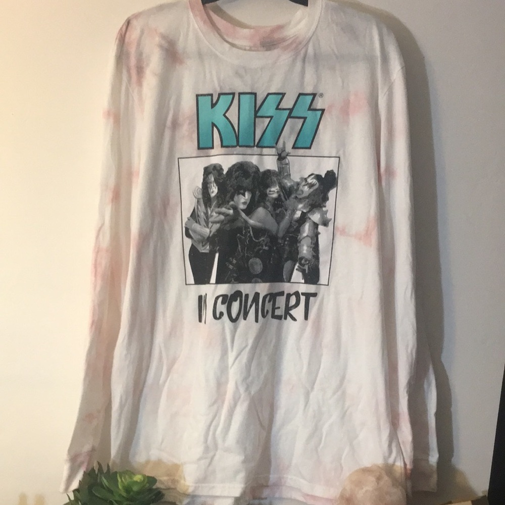 NWOT peach and blue tie dye kiss long sleeve graphic